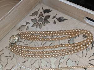 lot 139 image: Grouping of Pearl Necklaces and Bracelet - Some Antique