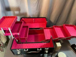 lot 205 image: Makeup Train Case with Keys and More