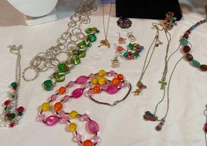 lot 204 image: Great Lot of Costume Jewelry