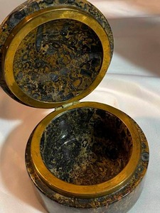 lot 195 image: Marble  Odds & Ends Container