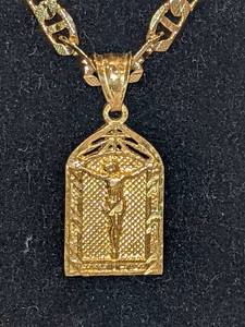 lot 4 image: 18k Gold Heavy Chain with Crusifix Pendant