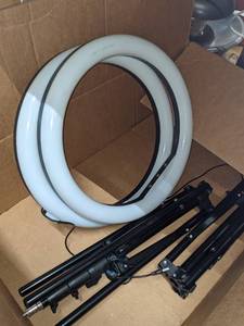 lot 119 image: 2 Selfie Ring Lights wTripods