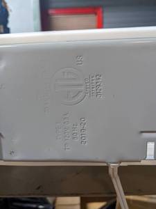 lot 42 image: Lasko White Box Fan