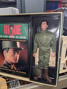 lot 18 image: GI Joe Action Soldier Masterpiece Edition Collectible Doll