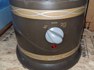 lot 37 image: Rival CFF5 Chocolate Fondue Fountain