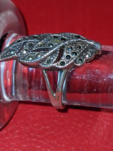 lot 49 image: Art Deco Sterling Silver Ring wElongated Leaf Design