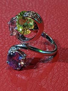 lot 48 image: Resplendent Silver Ring with Large Stone Swirls