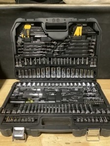 DEWALT Mechanics Tool Set (172-Piece). See Pictures