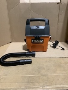 RIDGID 3 Gal. 3.5-Peak HP Portable WetDry Shop Vacuum with Built-in Dust Pan, Filter, Expandable Hose and Car Nozzle. See Pictures
