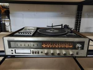 lot 11 image: SoundDesign Stereo Receiver, Cassette, & Turntable System