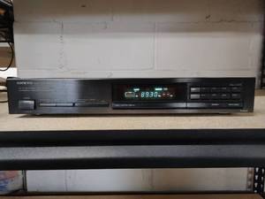 lot 28 image: Onkyo T-4000 Stereo Tuner