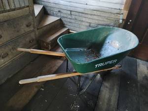 Truper Wheelbarrow
