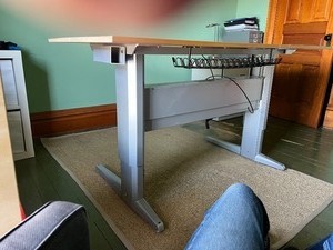Electric adjustable standup desk from IKEA