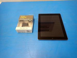 Apple&nbspiPad 2nd Gen A1395  16GB of Storage  includes quick charger  used condition, light scratches on ipad face