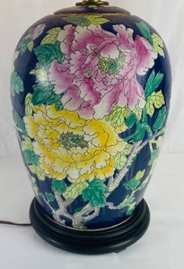 Porcelain Chinese Colorful Peony Lamp with Wooden Base