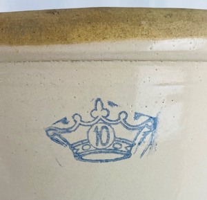 Vintage Robinson Ransbottom 10 Gallon Blue Crown Crock with Lid