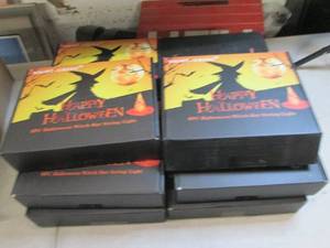 lot 16 image: 10 packages of new 8 pc halloween wi...