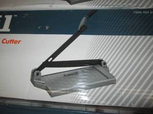 lot 52 image: 3 anvil 12 inch heavy duty vinyl cu...