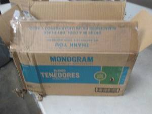 lot 74 image: box of 1000 plastic forks ...