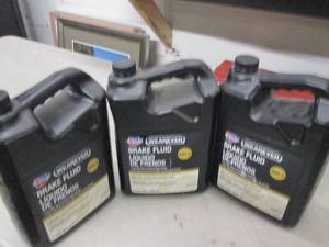 lot 89 image: 31gallon jugs of carquest wearever...