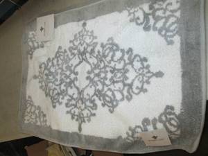 lot 113 image: shabby chic decorative accent rug 2...