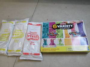 lot 284 image: lot of play-doh sand pack and 3 mod...