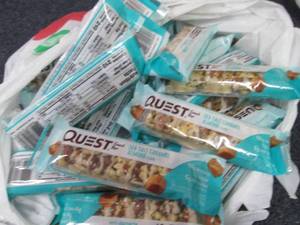 24 Quest SeaSalt Caramel Almond Sna...
