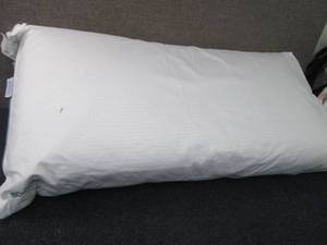 IsoCool Pillow - King open box Reta...