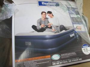 Bestway TriTech 18H Airbed with Bu...
