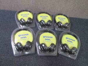 6 Groove Onn Ear Headphones Retail ...