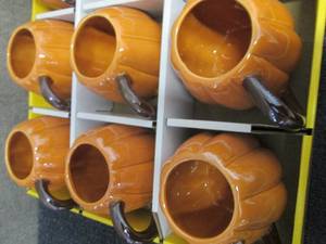 6 Large Ceramic Pumpkin Mugs...