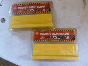 2 PTC Magnetic Socket Holders