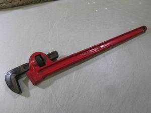 lot 2 image: (E-1) 24ish Pipe Wrench...