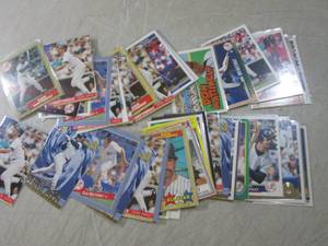 lot 29 image: (EC1) 50 Assorted Don Mattingly Bas...