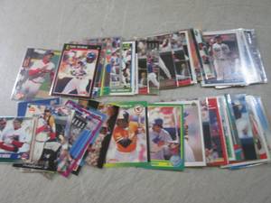 lot 32 image: (EC1) 50 Assorted Eddie Murray Base...