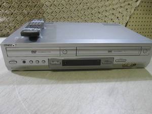 lot 49 image: (D-3) Sony SLV-D300P DVDVHS Player...
