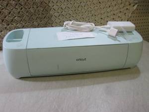 lot 54 image: (D-3) CriCut Explore 3 Die Cutting ...