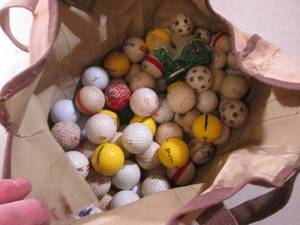lot 95 image: (EW5) Bag Full of Golf Balls...