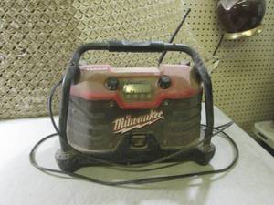 lot 116 image: (EW5) Milwaukee Work Site Radio wit...