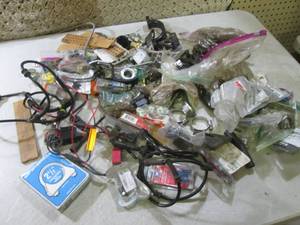 lot 119 image: (BS) Assorted This That and The Oth...