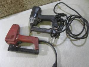 lot 139 image: (BS) Electric Staple Gun and Brad N...