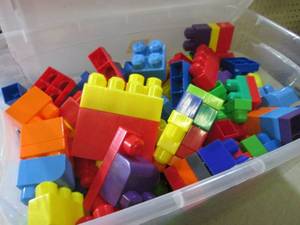 lot 145 image: (EW5) Tote with Lid Full of Jumbo K...