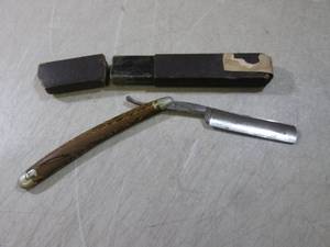 lot 172 image: (CNTR) Vintage Razor...