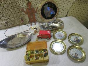 lot 181 image: (D-2) Lot of Misc Fishing Tackle Vi...