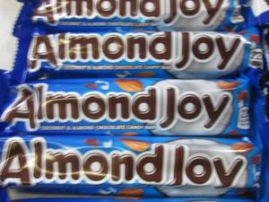 lot 197 image: (B-1) 18 Almond Joy Candy Barsc Pas...