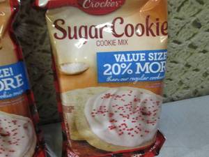 lot 203 image: (B-1) 6 Bags Betty Crocker Sugar Co...