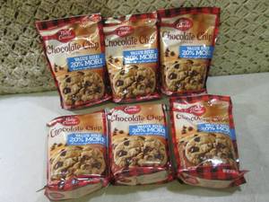 lot 206 image: (B-1) 6 Bags Betty Crocker Chocolat...