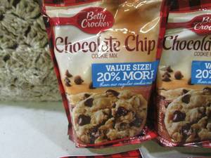 lot 207 image: (B-1) 6 Bags Betty Crocker Chocolat...