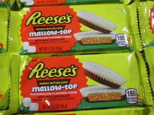 lot 242 image: (B-1) 18 Reeses Mallow Top Peanut B...