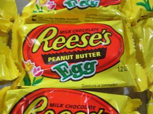 lot 244 image: (B-2) 18 Reeses Peanut Butter Eggs ...